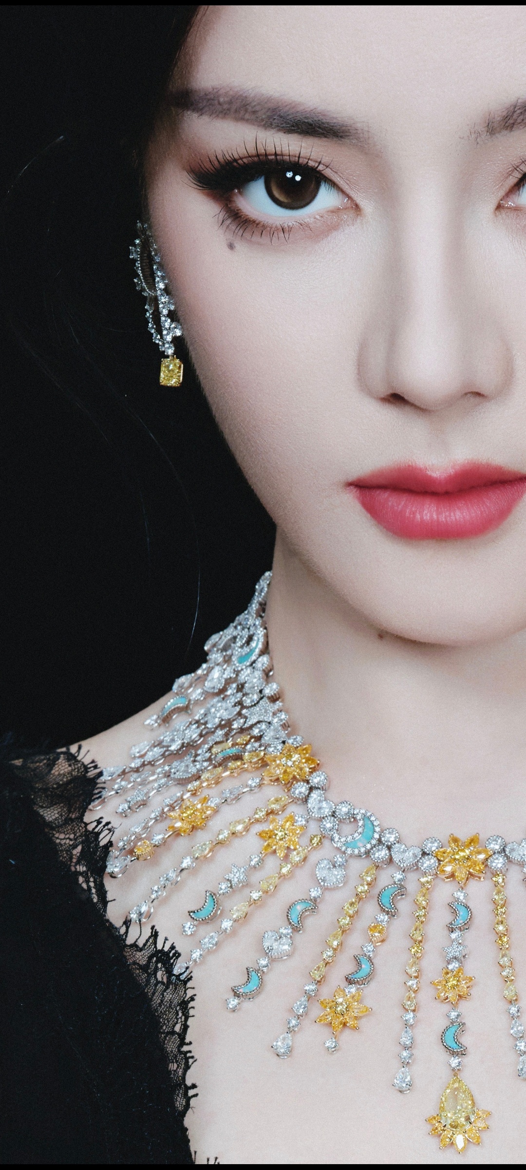 迪丽热巴嫡长女待遇迪丽热巴Dior出图🖤 