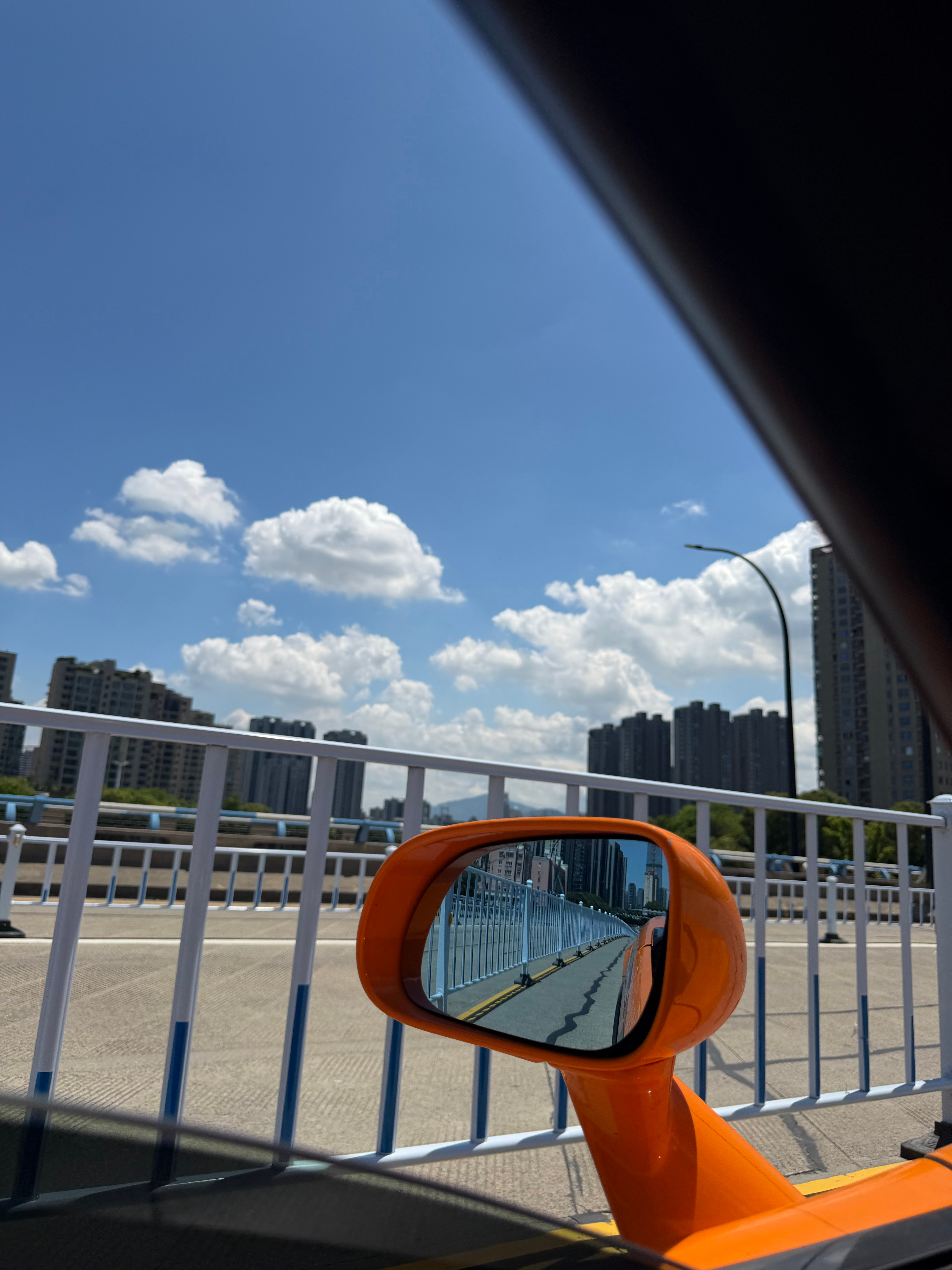 很多人的一生都是这样度过的:年幼时不天真;年轻时不勇敢;中年时没有钱;老年时没有