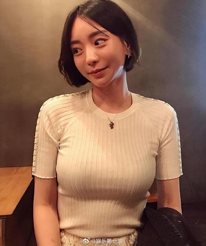 曝黄荷娜为减刑供出艺人名字 据韩媒爆料因涉嫌吸毒被逮捕的黄荷娜接受警方调查，她辩