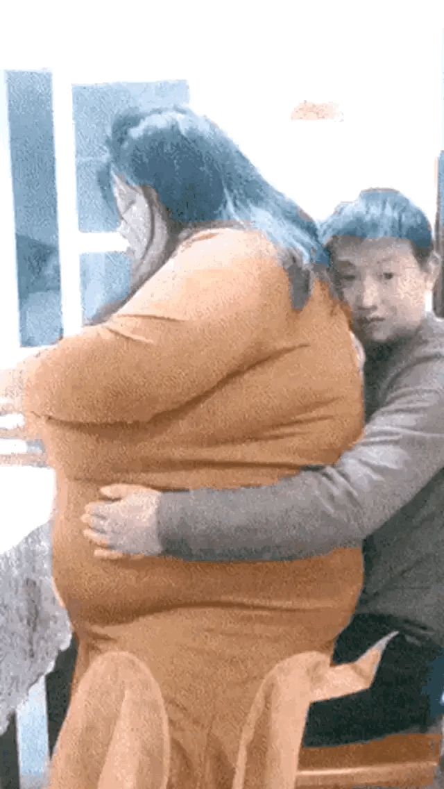 1 天呐！瞧这大哥一副生无可恋的样子！[捂脸]
2 厉害了大爷，年轻人都自愧不如