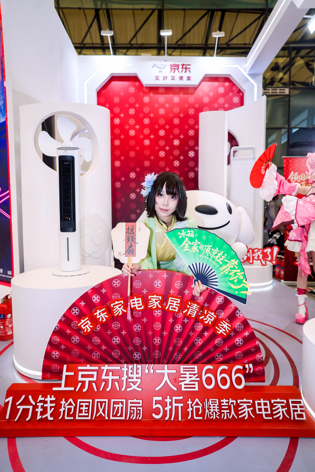 今年CJ热晕了全靠这把扇子救命 逛CJ酷热难耐，快来京东家电家居展位纳凉打卡！线