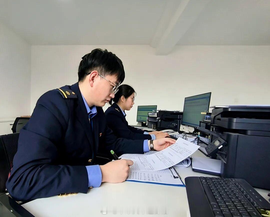 国铁头条【突破60万吨！北京至广州快速多式联运班列常态化运营两周年】4月18日，