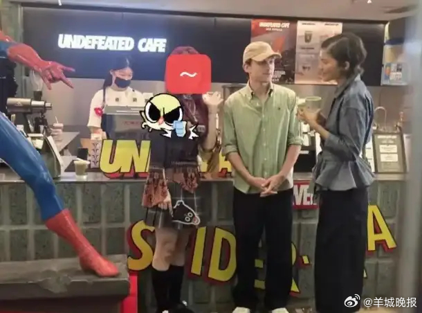 【#荷兰弟上海Citywalk记录#：抹茶、麻酱拌面、159元短裤】23日，为了