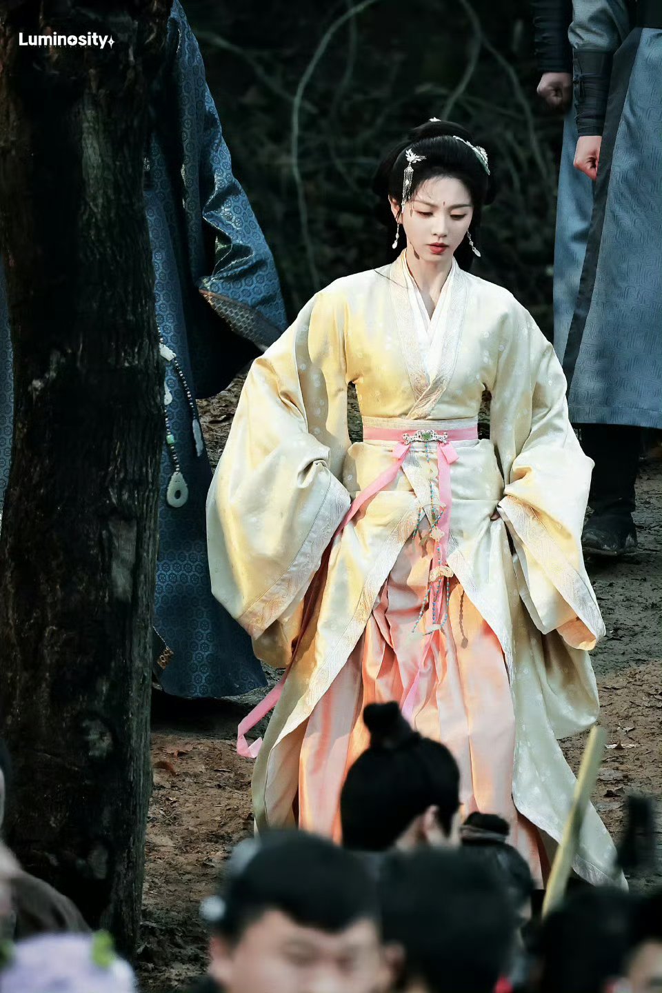 田曦薇嫁金钗新造型 好一个金黄色的小月季🌹 