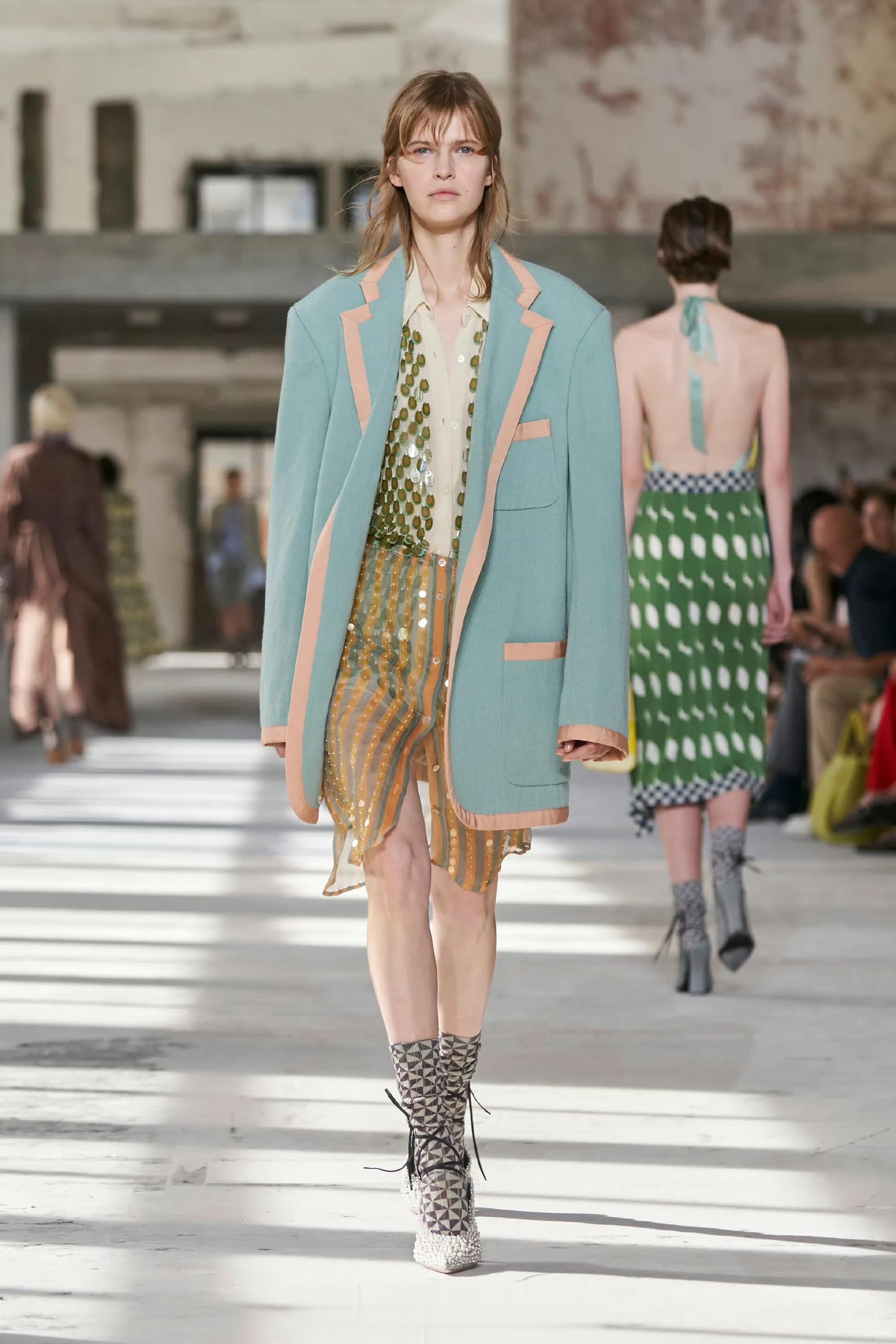 Dries Van Noten S/S 2024 • 设计师从对比鲜明的想法中创