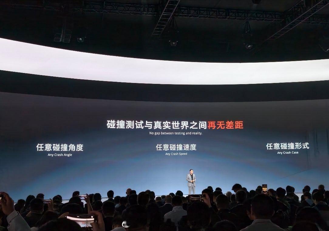 吉利全域安全试验中心启幕，车企做安全，终究要落地到“像真的一样”。293米超长轨