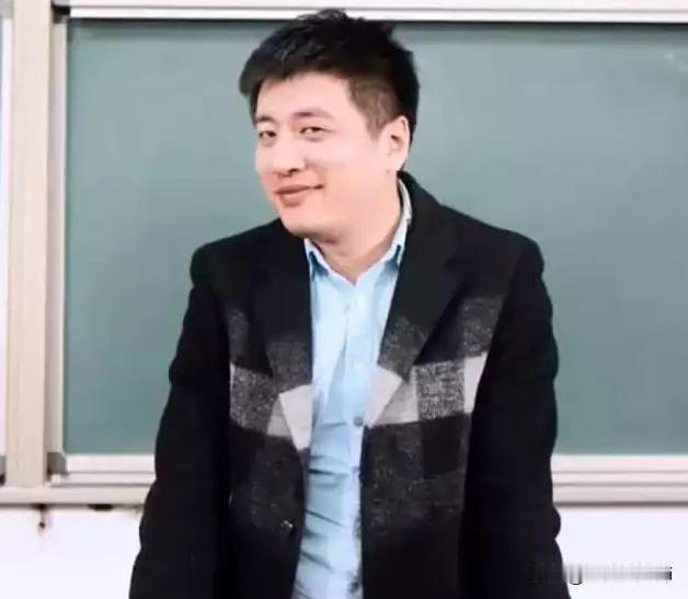 41岁张雪峰的离世，
让很多人突然明白，
如果命没了，
这个世界也就消失了。
