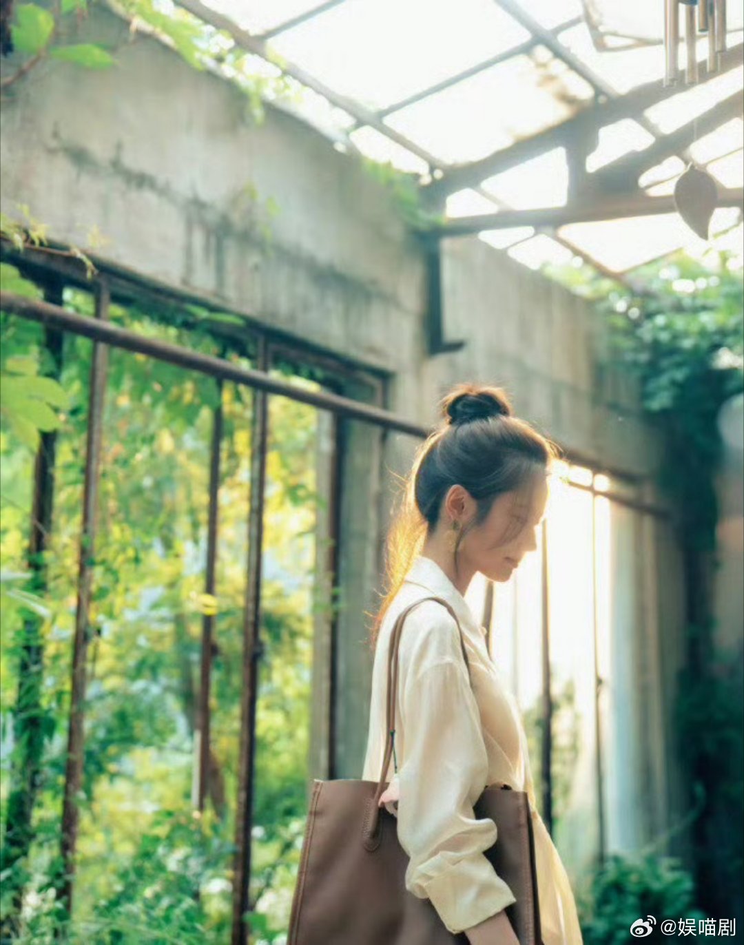 看徐若晗演戏感觉被抱了一下真的会被徐若晗的细腻表演打动！那种温柔而坚韧的力量，透