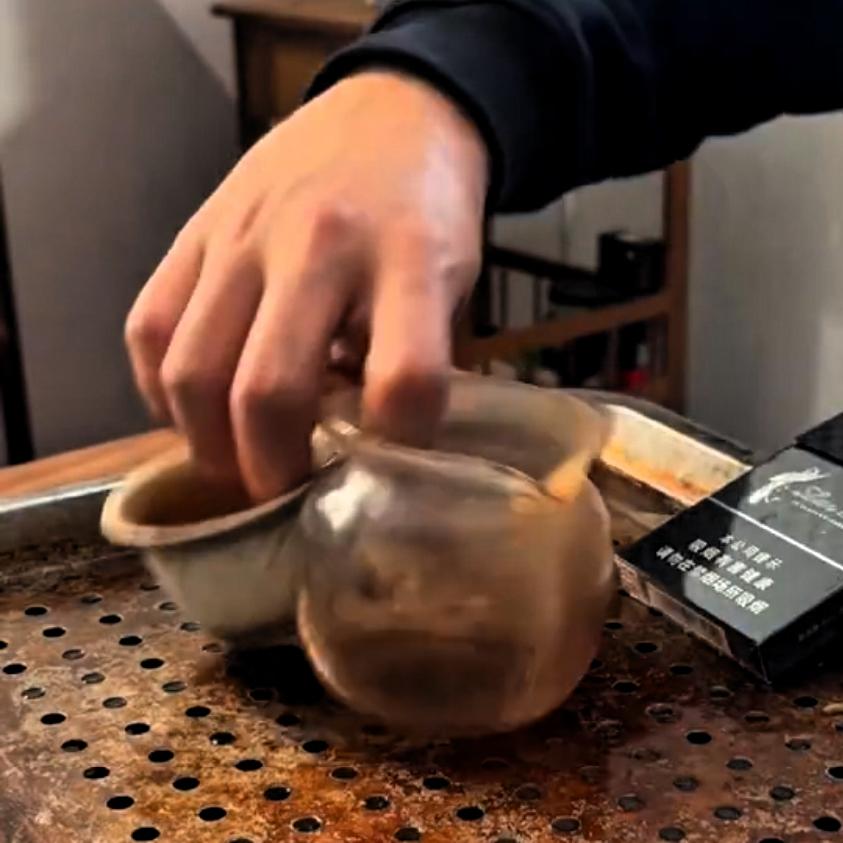 喝茶40年，有几个人像我？不是懒，不洗，是造个属于自己的景，看着亲切，心静，放松
