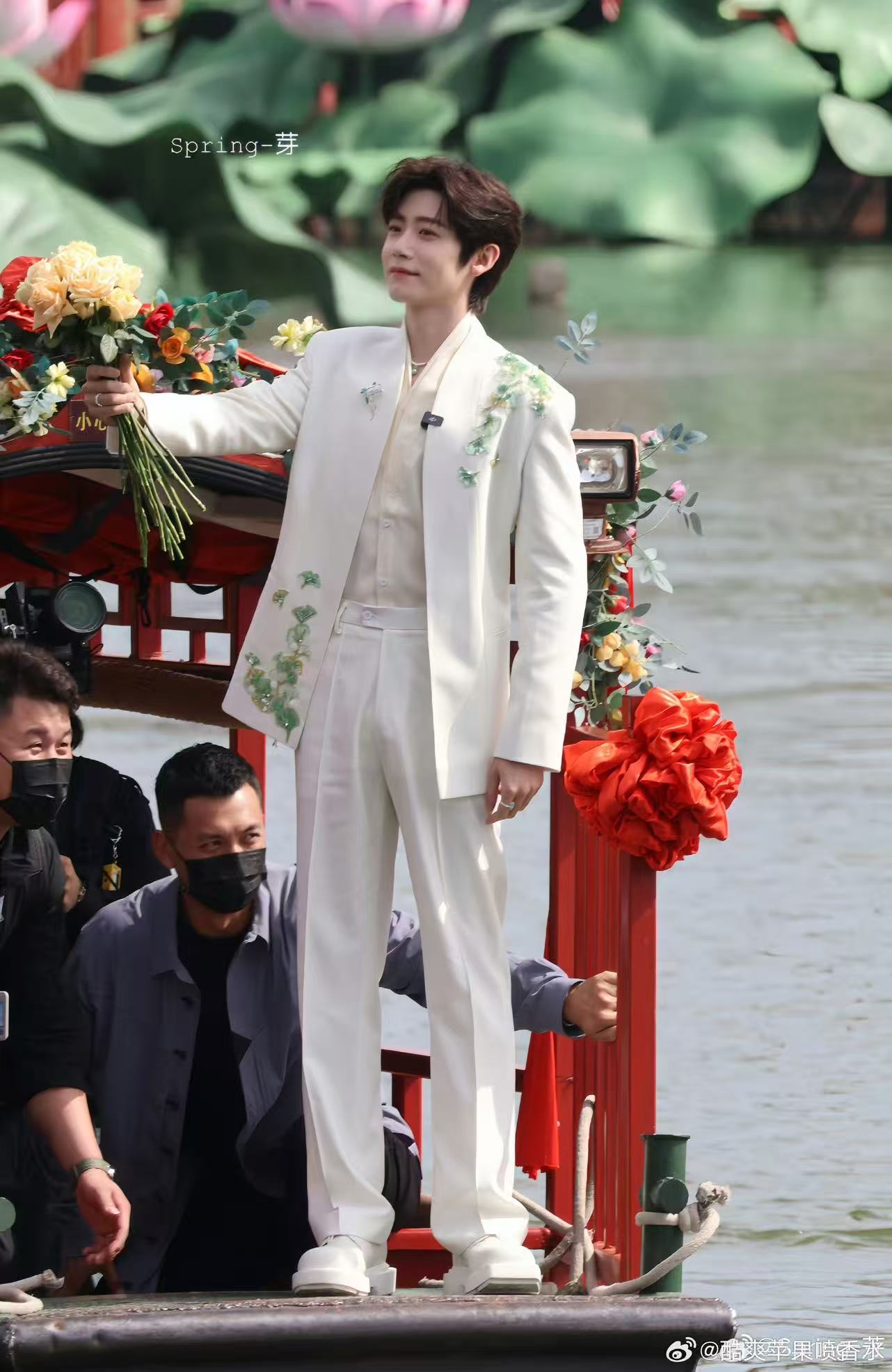 李卿上一秒少年下一秒人夫李卿又少年又人夫 从少年到“人夫”无缝衔接！清澈感与温柔