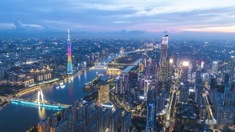 广州楼市自从小阳春之后，广州房价降的还是比较多的。
广州楼市从4月到11月里面。