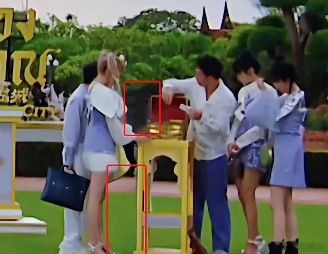 #新浪娱乐[超话]##跑男后期是如何P掉蔡徐坤的##跑男后期娱乐界工业革命#哎你