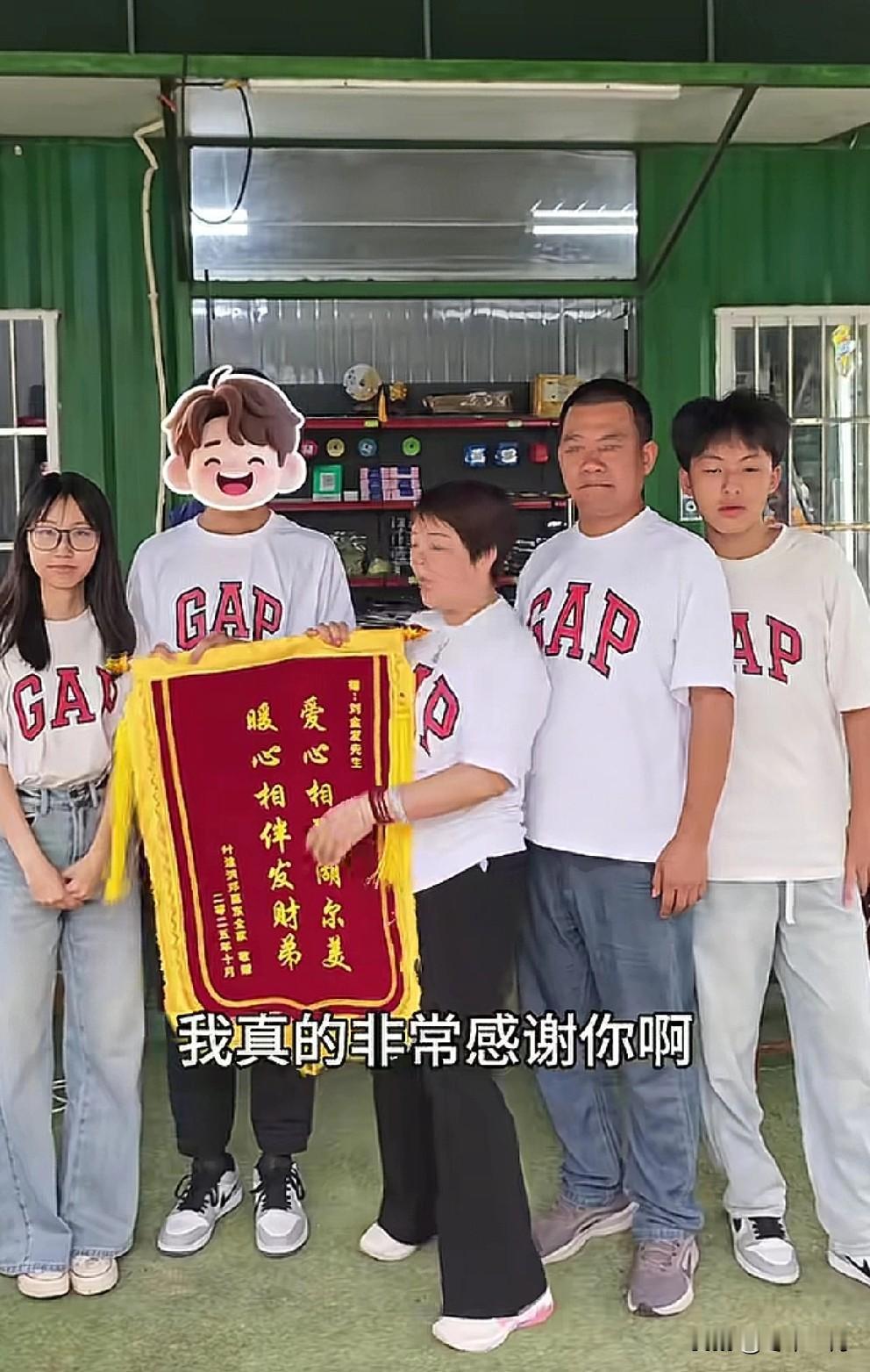 一共13个字。叶锐聪妈妈的抖音号终于改名了，改的好长的一串啊，“我儿子叶锐聪真找