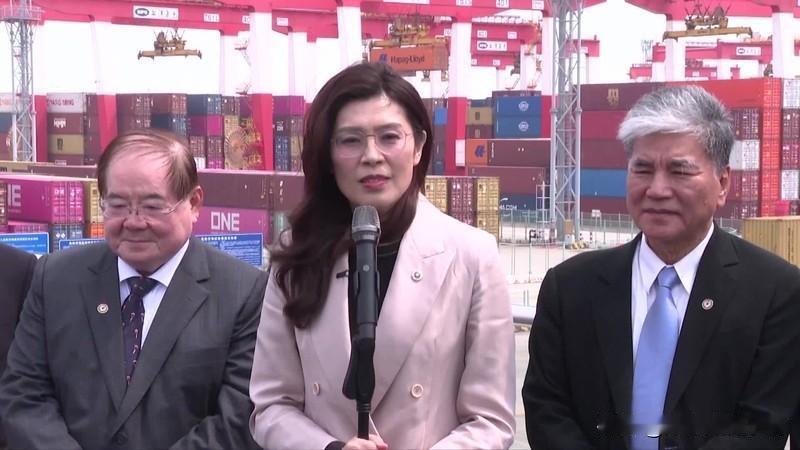 ————笔者ahwwxbh整理
在京台学者共研会上，郑丽文发言反复聚焦和平、避战