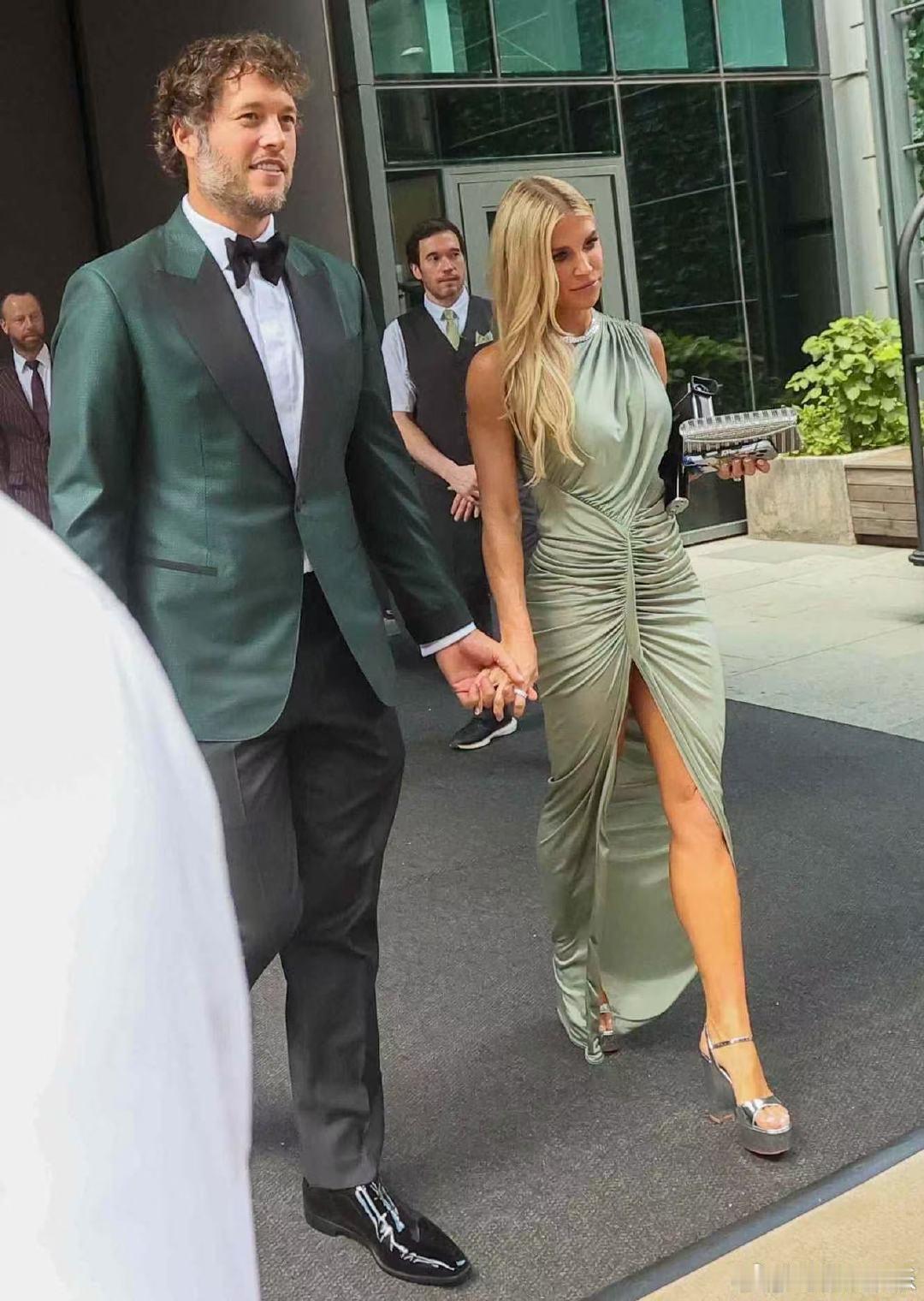 霉霉婚礼出席名单神仙友情齐聚婚礼现场，赛琳娜戈麦斯深得信任，成为唯一能用手机的嘉