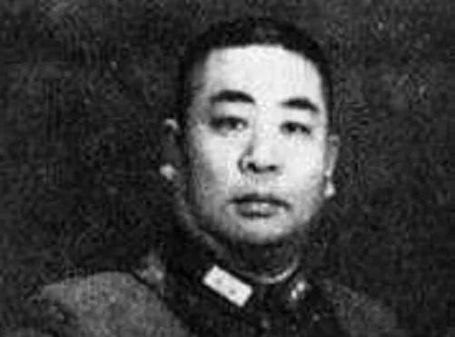 1959年的北京，寒风透骨。功德林战犯管理所的灯光熄得早，夜里一片死寂。被关押的