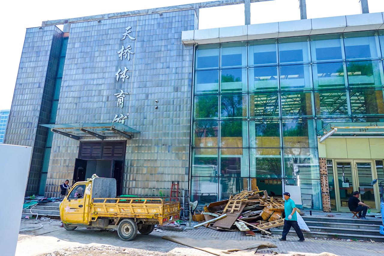 4月14日，位于济南市堤口路14号的原天桥体育馆已经启动拆除前期工作。记者在现场