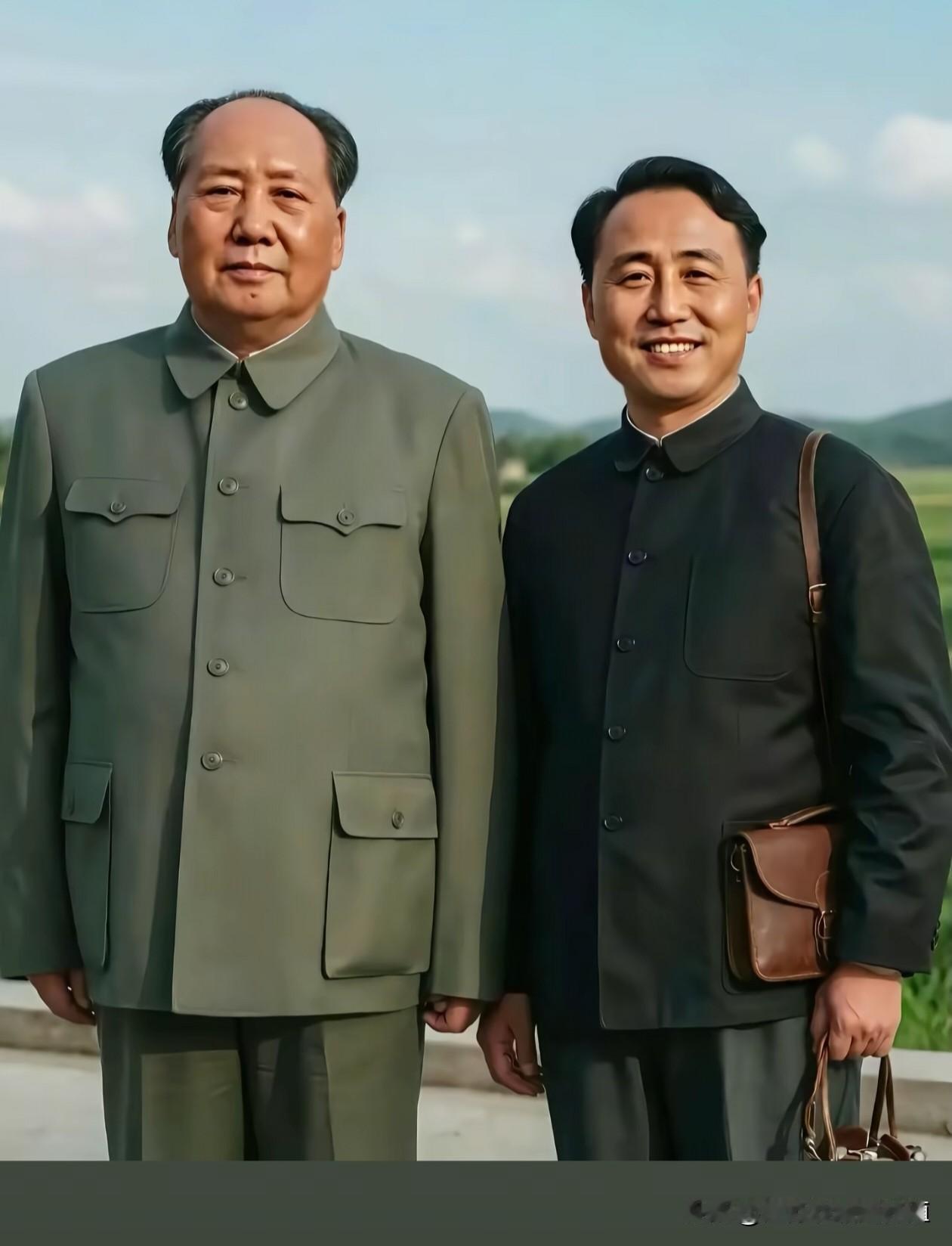 与人民走到一起，
打成一片，
了解人民，
服务人民！
倾听人民呼声，
为人民服务