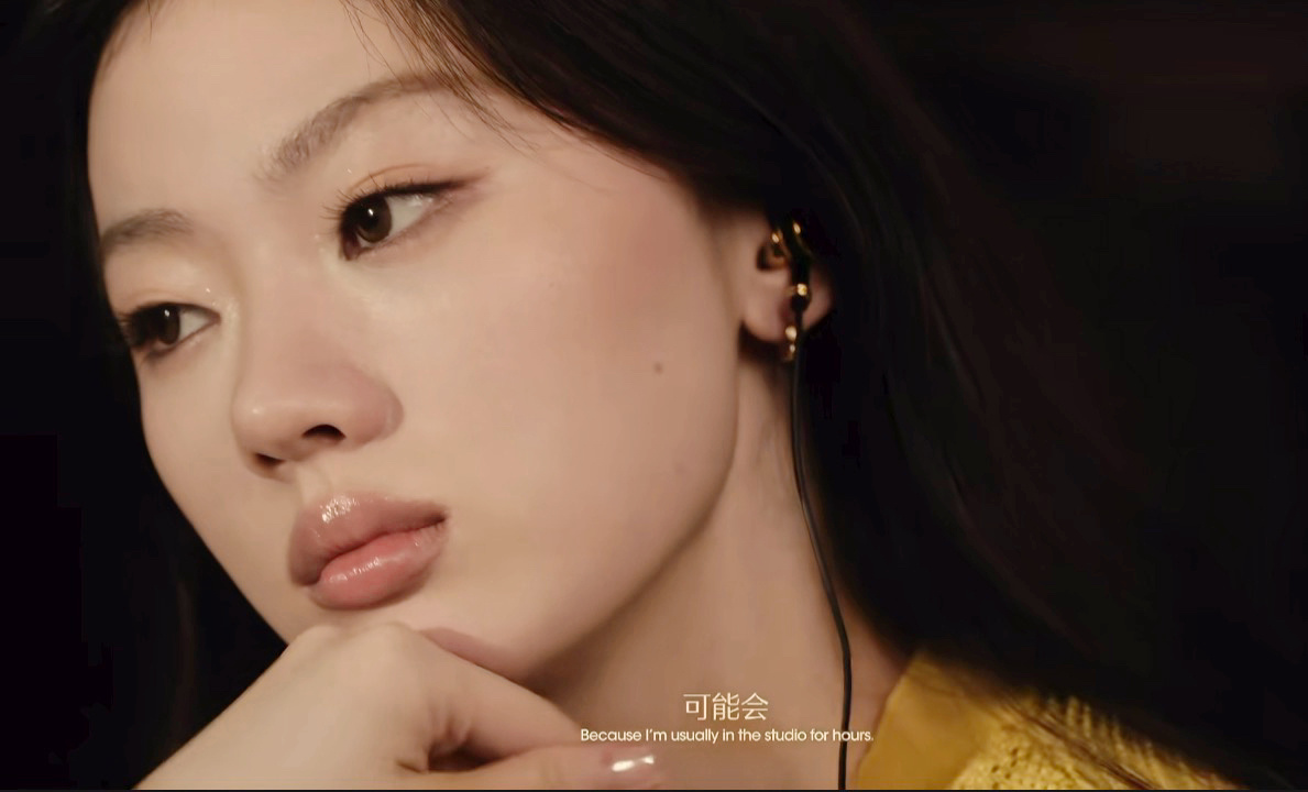 嗯 梦女天堂好喜欢黑色皮沙发，好想和单依纯一起坐在上面🖤 