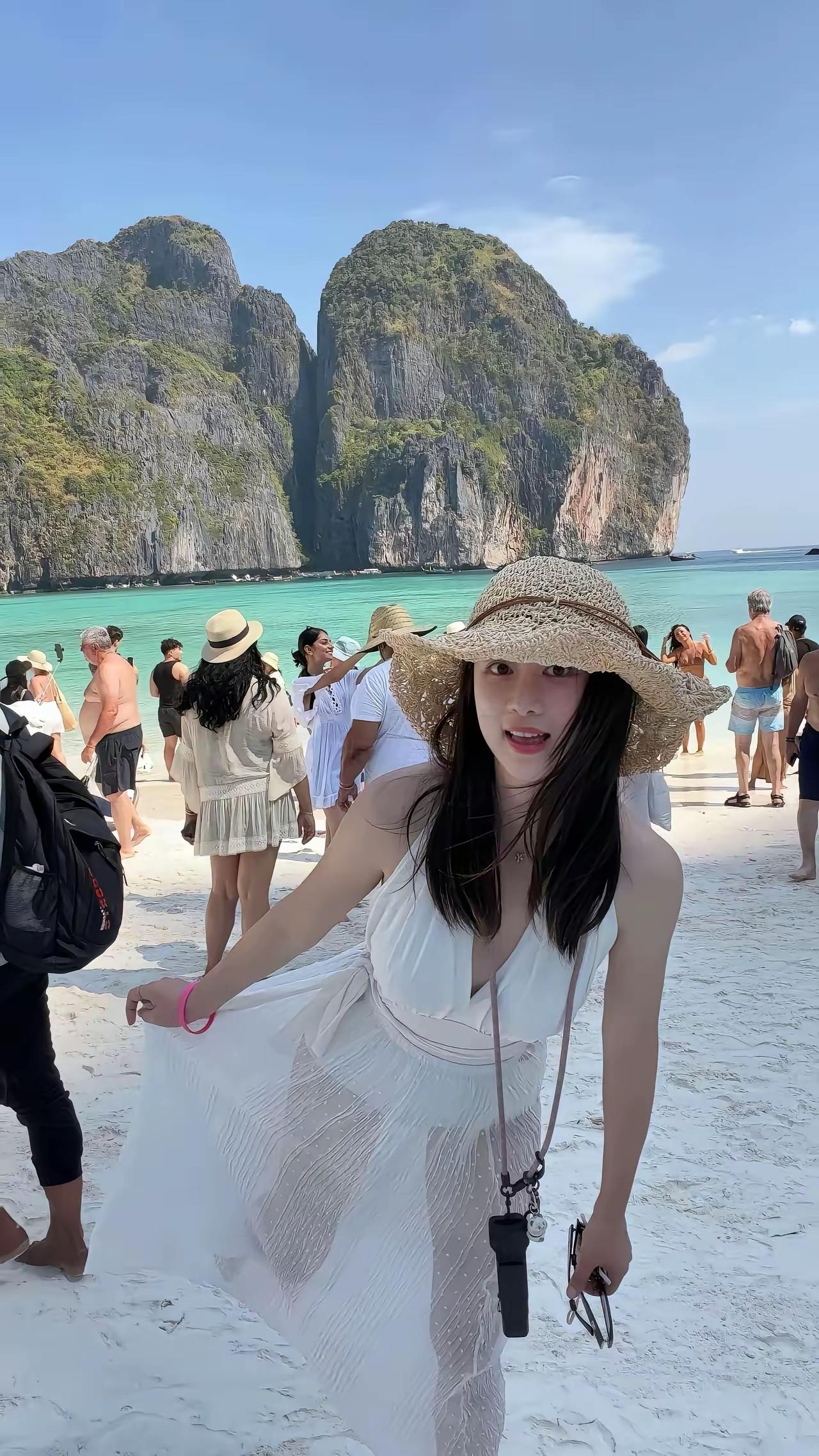 有人说，天天看美女能延年益寿，心情好了，身体自然棒。

这话听着挺美，可别急着信