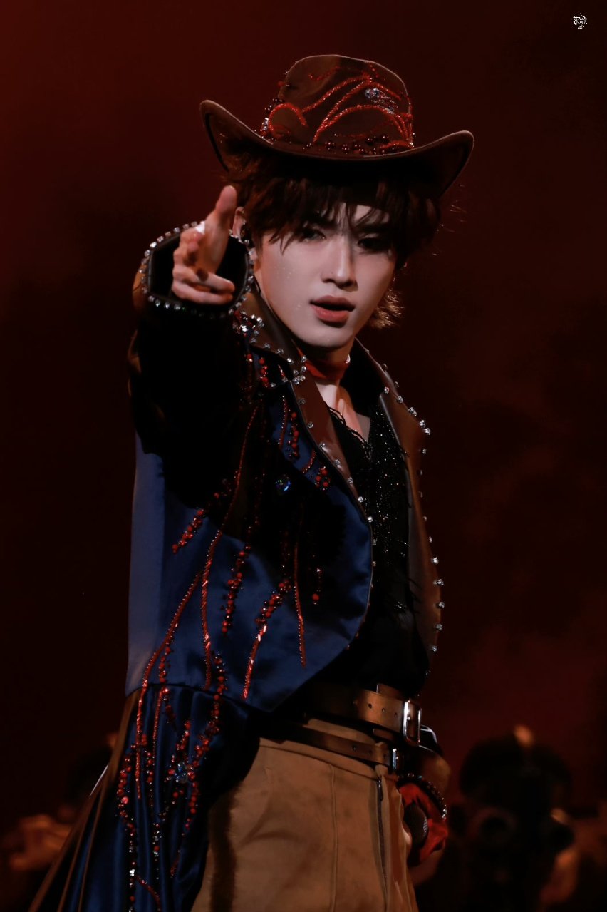 宋亚轩扔帽子这一下啊啊啊 