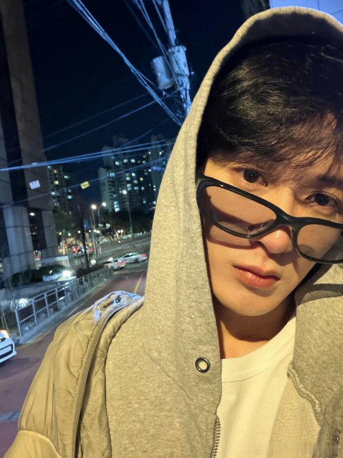 摄影师曝檀健次拍摄几乎一条过 这就是专业艺人的素养！📷 摄影师盖章认证的“一条