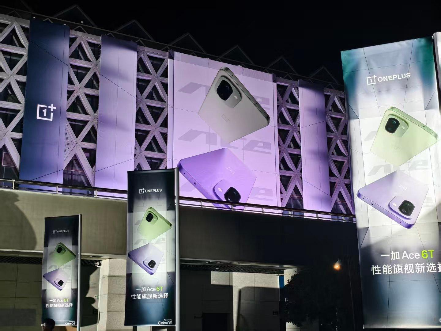 前方特派小编抵达一加 Ace 6T发布会现场，好大一只神里绫华！