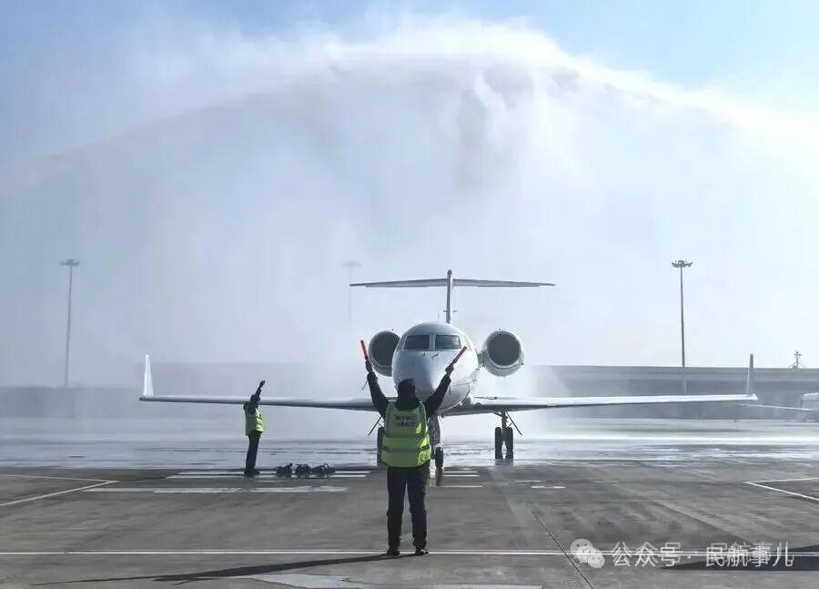 1月6日下午2时许，一架湾流G450公务机平稳降落在成都双流国际机场，标志着西南