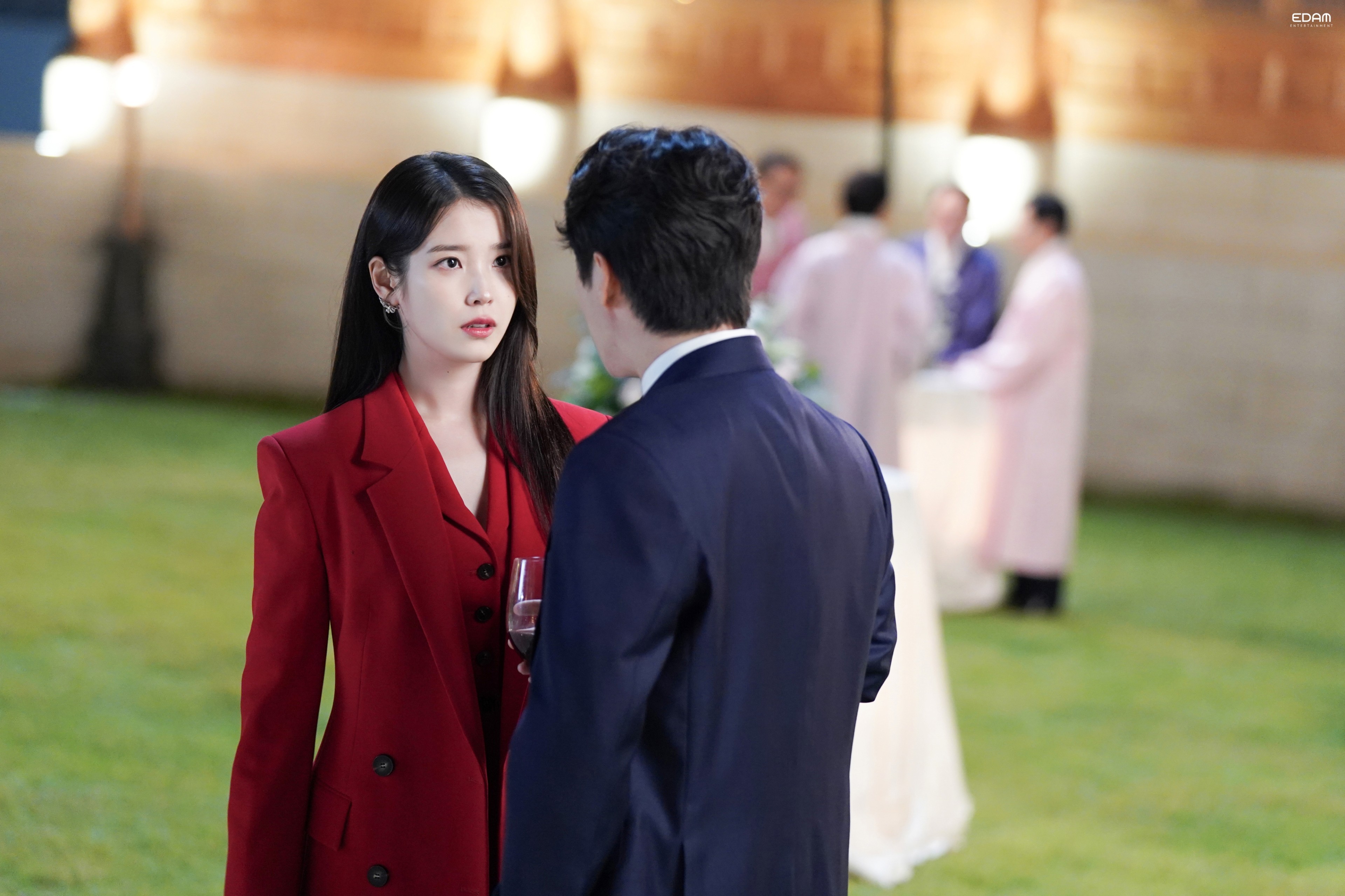 260413 IU官方更新《21世纪大君夫人》花絮照Part.3 