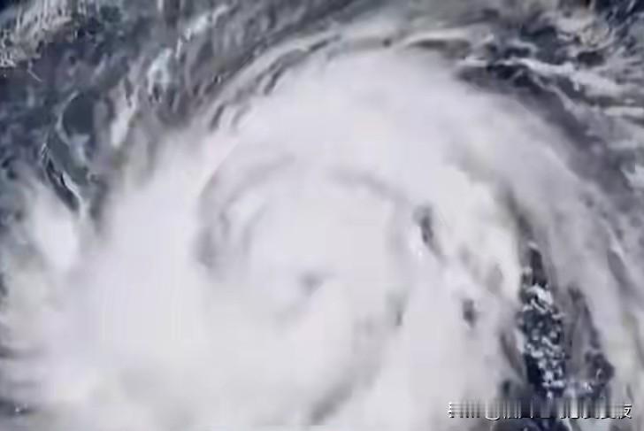 “海鸥”刚走“凤凰”又来，菲超百万人撤离！菲还想中方援助？