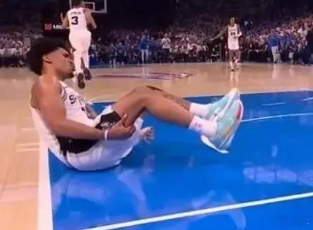 nba季后赛，客场马刺113-122不敌雷霆，系列赛大比分被改写为1-1。全场比