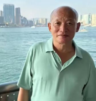 蹊跷！湖南邵阳，64岁男子在下午13点40分许，告诉妻子他出去下象棋，穿T恤、拖