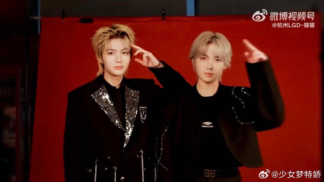 九尾猫猫火力全开LGD双分部梦幻联动，九尾掌控峡谷节奏，猫猫驰骋PEL赛场，颜值