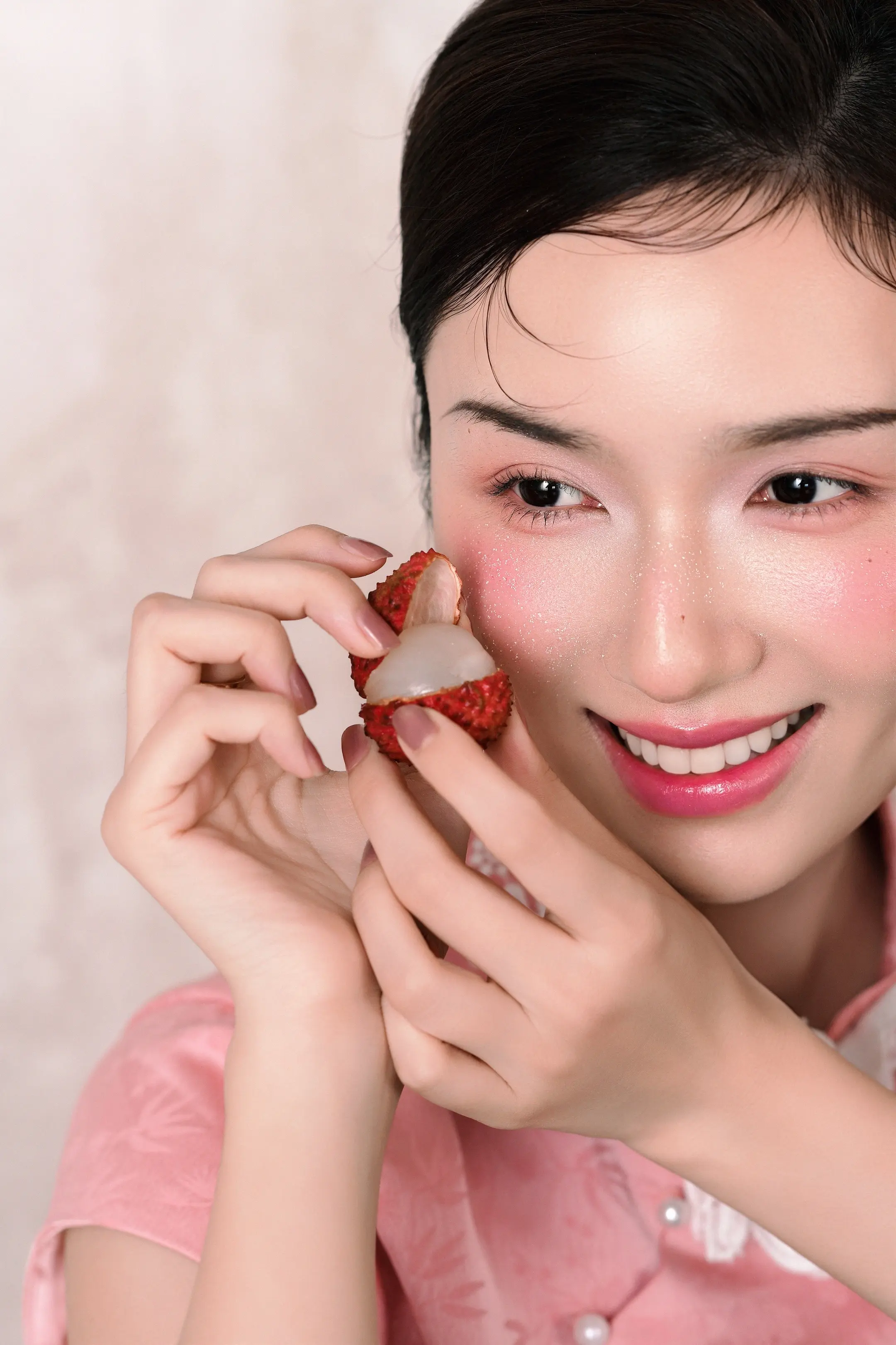 放弃幼态审美，感受中式美学的魅力。