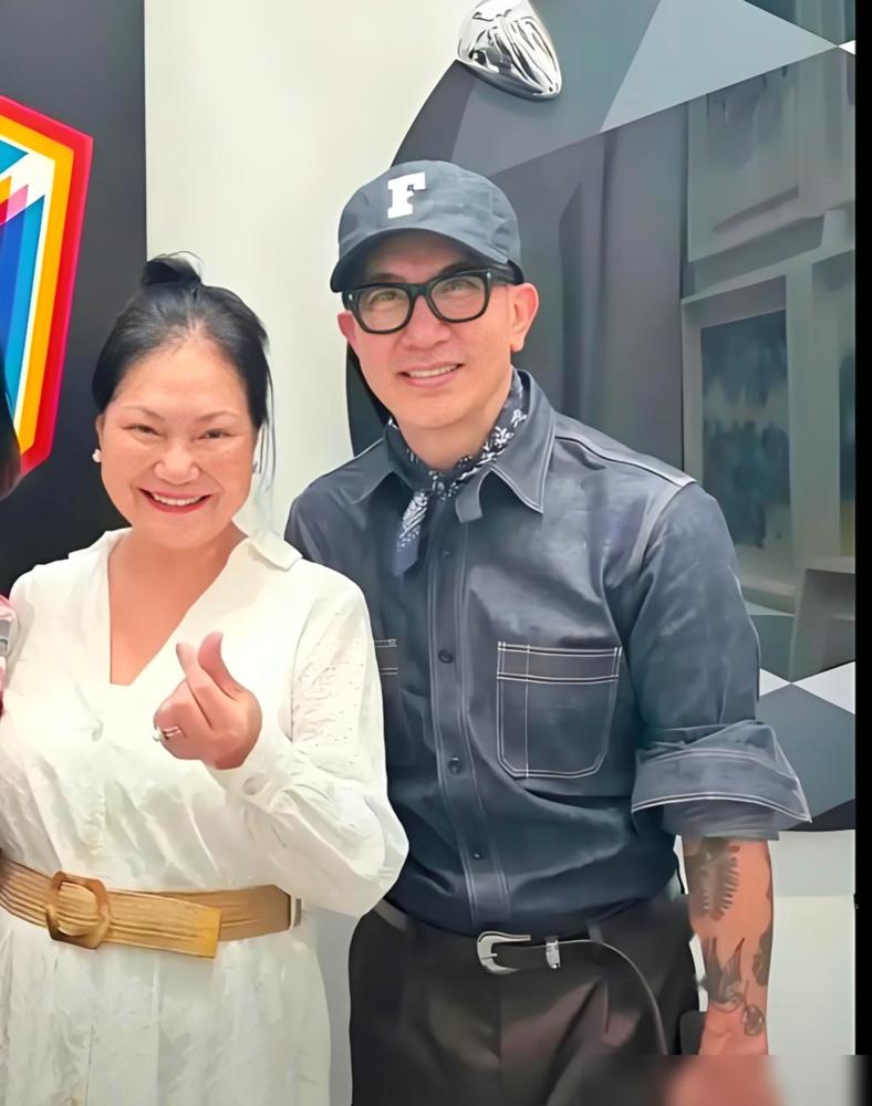 S妈深夜接到汪小菲电话，不是安慰，劈头盖脸一顿骂。女儿尸骨未寒啊，他就为这个？