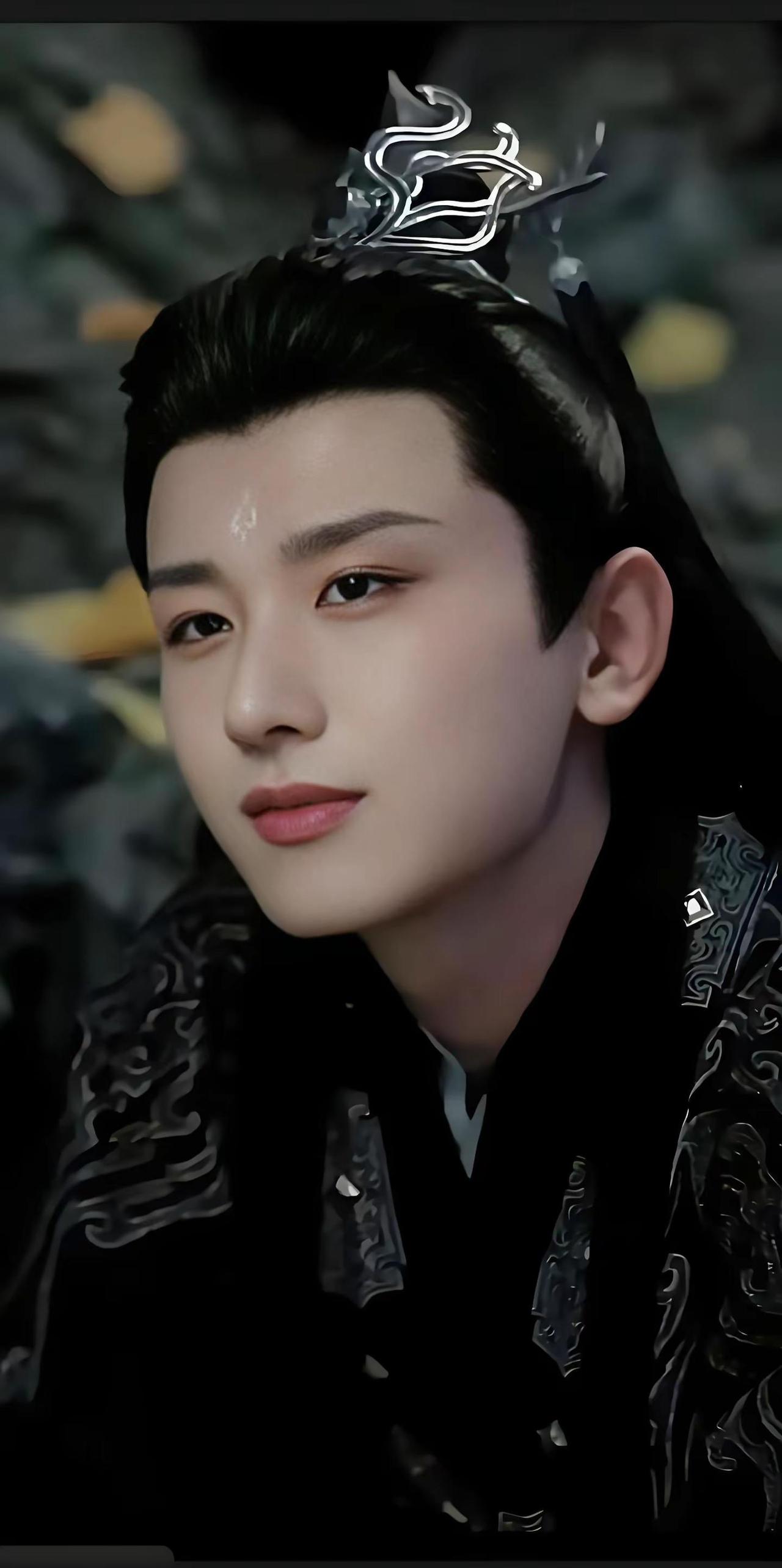 应渊帝君来了，准备纸巾一起感动。这部剧值得二刷，三刷。