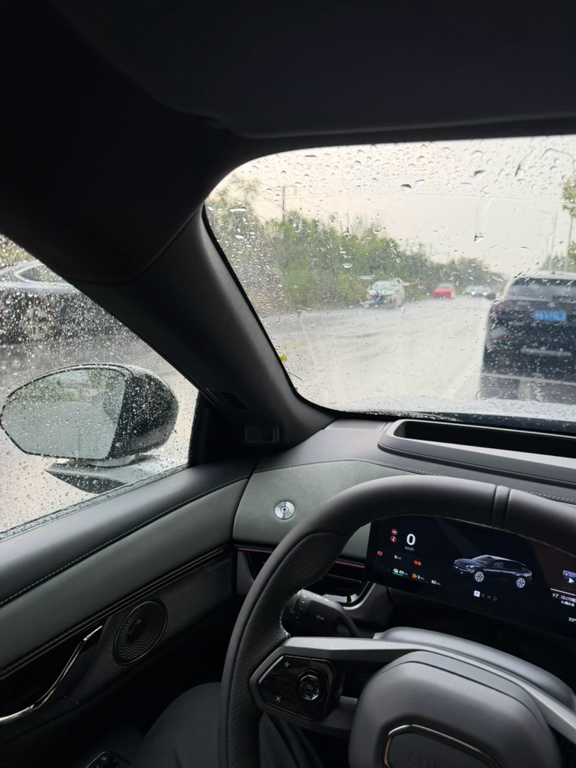 今天和昨天还是一样了晴天突然下大雨杭州暴雨 杭州