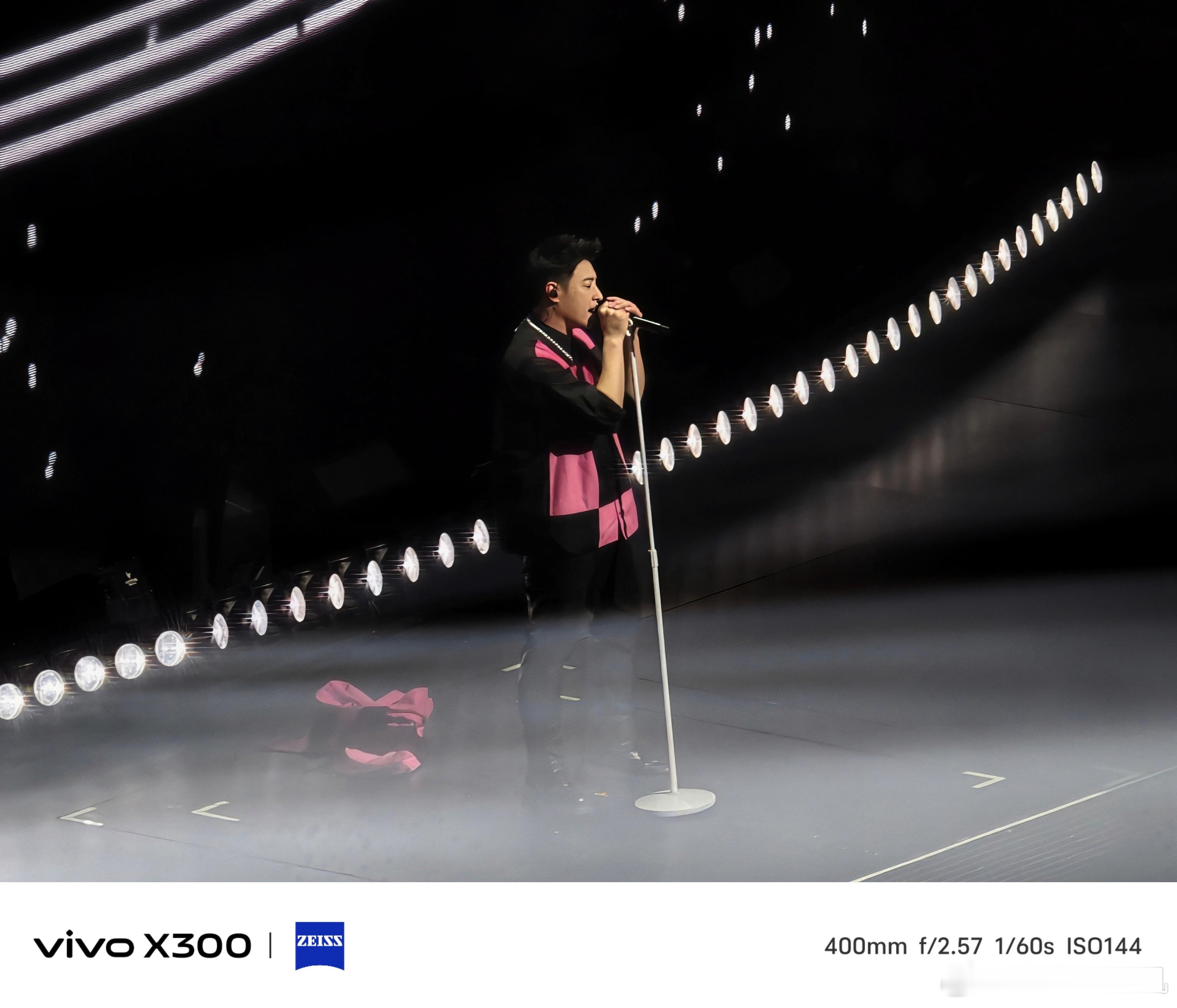 增距镜为何能成为演唱会外挂数码主理人毕竟大部分手机即使是中高端的旗舰机，长焦十倍