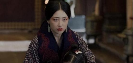 说实话，历史上赵姬对嫪毐的痴迷，远不止“男色“那么简单。司马迁写得很直白，说嫪毐