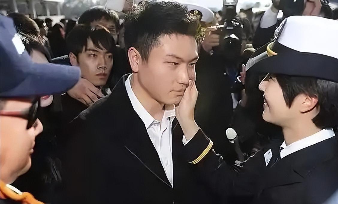 财阀家的小透明，零股份继承者，虚拟接班人，父母大战的夹心饼干，明明是豪门嫡系太子