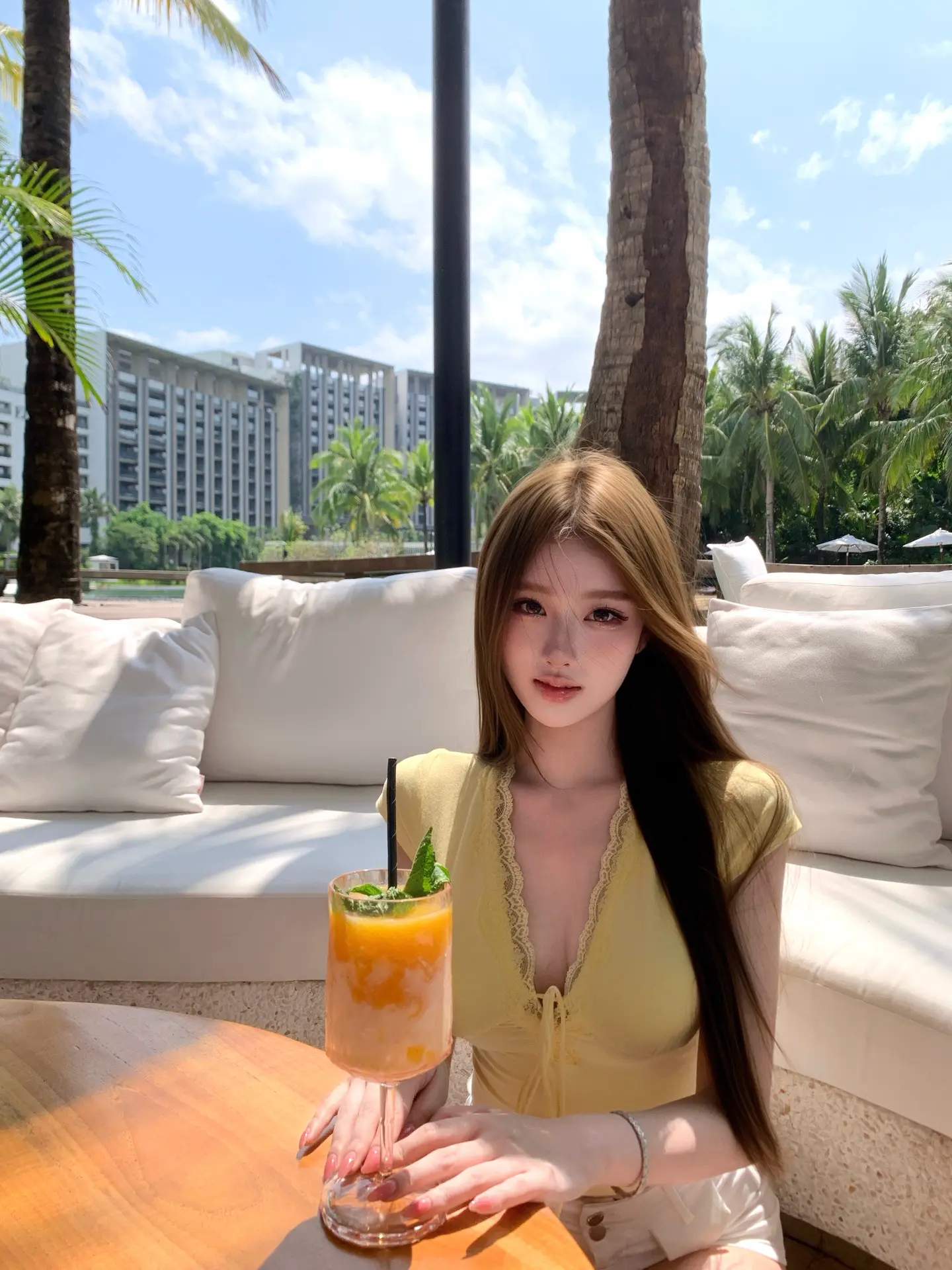 你温柔的长发 在风中划过嘴角。