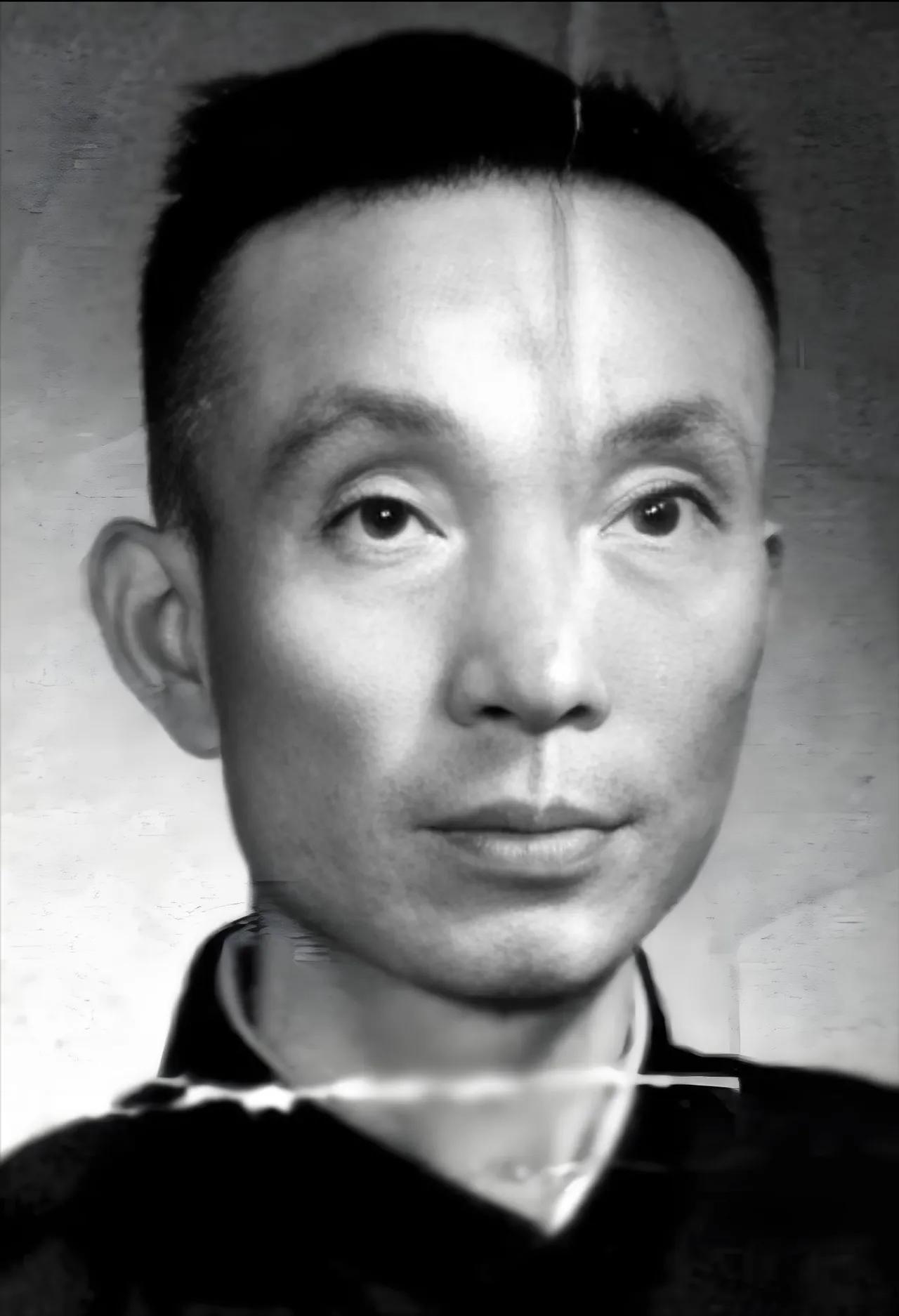 1939年6月，南京日本总领馆里亮如白昼，鬼子正摆庆功宴。詹长麟端着托盘混进去，