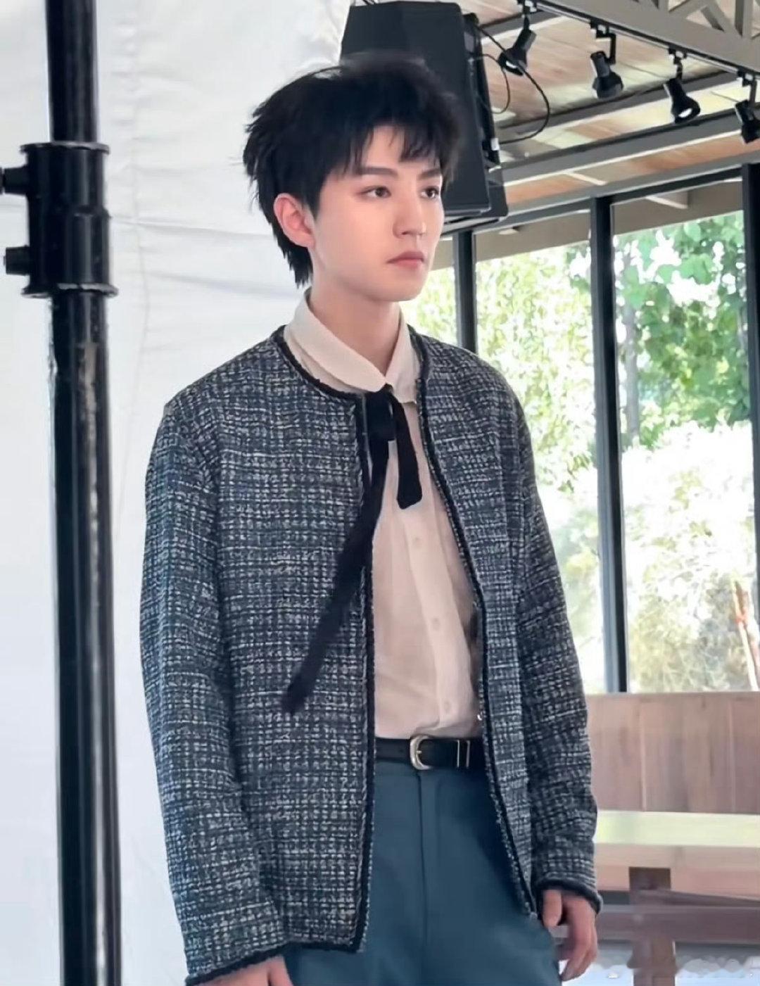 只有王俊凯还没拍过吻戏时代峰峻卖TFBOYS十周年联名T恤即便合作过多位女演员，
