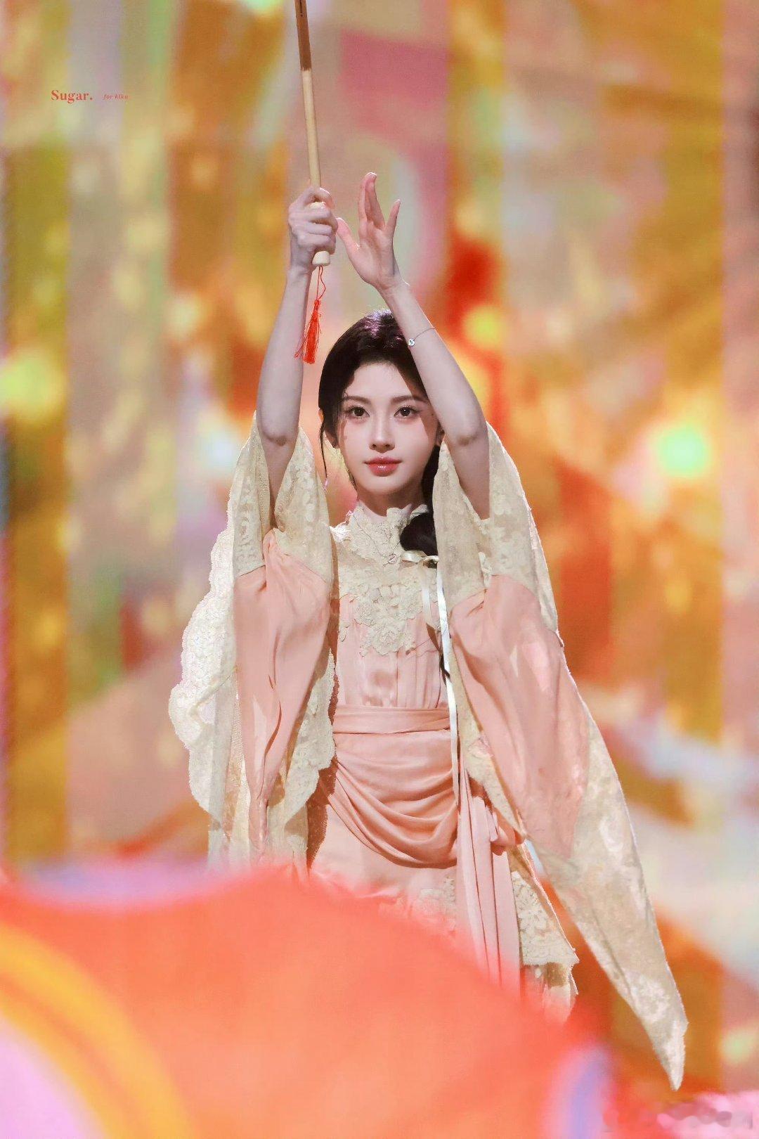 鞠婧祎还是太权威了！完全回归爱豆kiku酱的感觉 我直接亲亲😘 ​​​