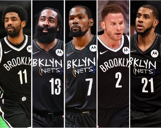 篮网曾经的首发阵容：

欧文、哈登、杜兰特、格里芬、阿尔德里奇。

这是一套2K