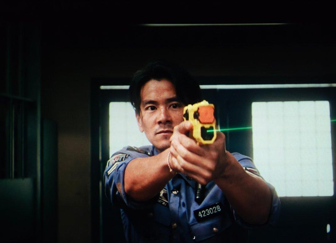 被朋友偷拍了一张工作照，拍的不错我真帅啊