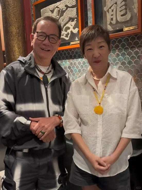 59岁港星近照曝光！与潘志文同框苍老认不出