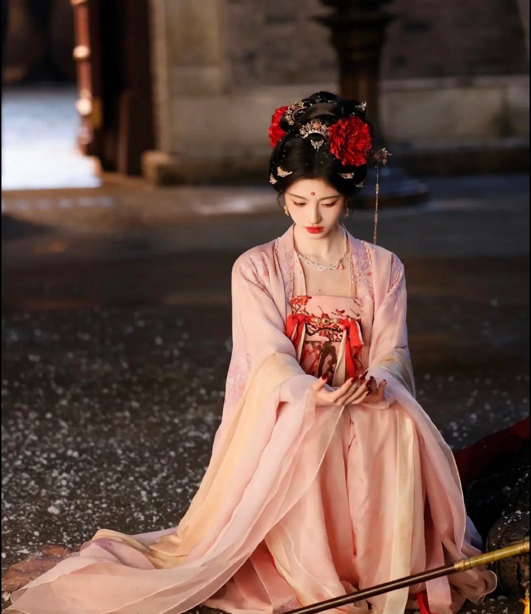 攻玉女主新造型，怎么有丝照搬鞠婧祎田曦薇的意味？ 