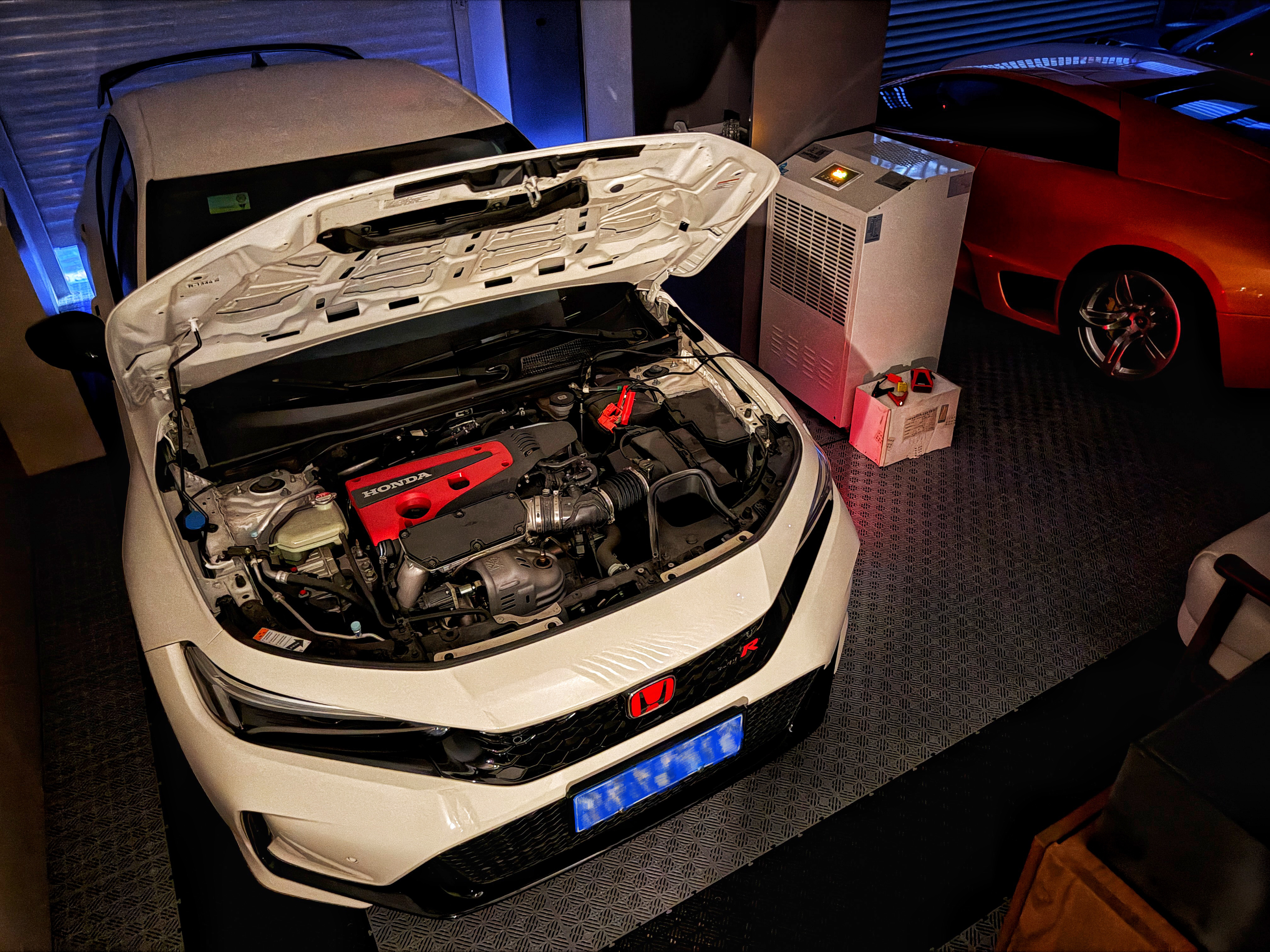 0001号提车三年了，今天开她欣哲频道