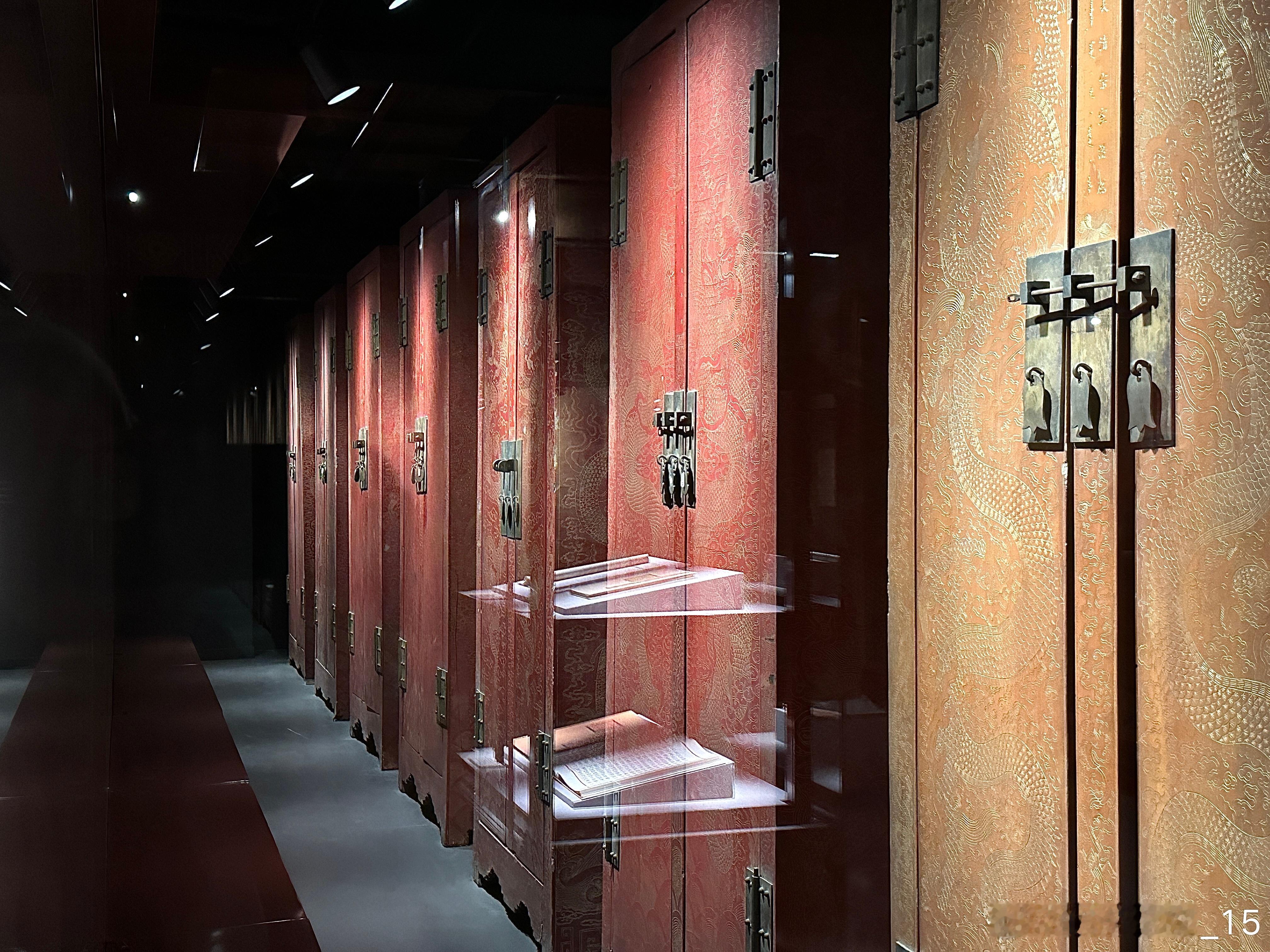 中国第一历史档案馆的“盛载千秋——明清档案装具陈列”是需要半年才能看完整的展览。